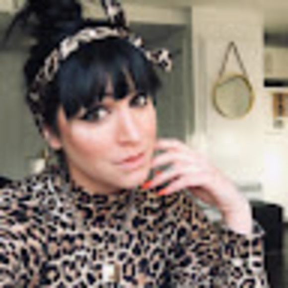 Meet your Posher, Evelyne - Picture 1 of 1